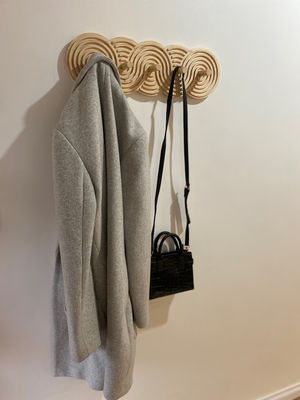 Χειροτεχνία μεσαίου αιώνα σύγχρονο ρουχισμό για παλτά καπέλα και τσάντες στο σαλόνι