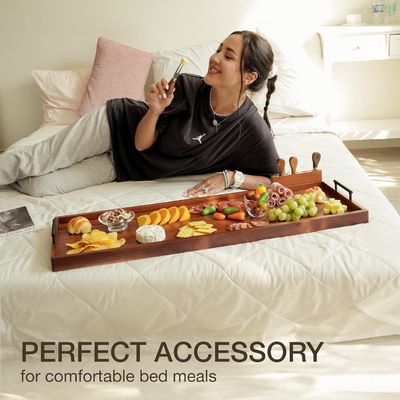 Μεγάλη ξύλινη επιφάνεια σερβίρισμα τέλεια για την εμφάνιση και την εξυπηρέτηση των αγαπημένων σας τυριών