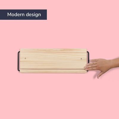 Στον τοίχο τοποθετημένο ξύλινο μοντέρνο λεπτό και μικρό λύση αποθήκευσης παπουτσιών για παπούτσια στην κουζίνα