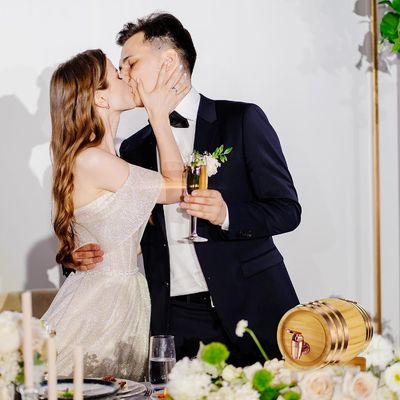 Συσκευή διανομής κοκτέιλ σε βαρέλια ουίσκι για τα παλιά αλκοολούχα ποτά και οινοπνεύματα