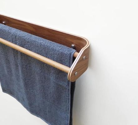 Προσαρμοσμένη ξύλινη διπλή μπάρα πετσέτας τοίχου τοποθετημένη στο τείχος πέλμα για μπάνιο για τη διατήρηση συσκευής κουζίνας