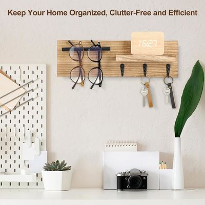 Πολυλειτουργικό ξύλινο κρεμάλι με ράφι και γάντζους Μια λύση εξοικονόμησης χώρου