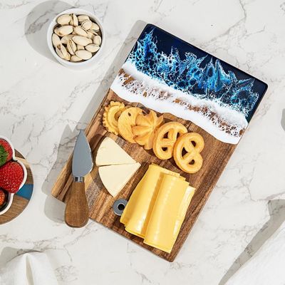 Προσαρμοσμένο πρότυπο Ακασία ξύλο Εποξική ρητίνη Charcuterie Board για την εξυπηρέτηση των τροφίμων