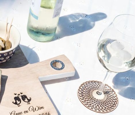 Ξύλινα στρώματα για καρέκλες για το τραπέζι