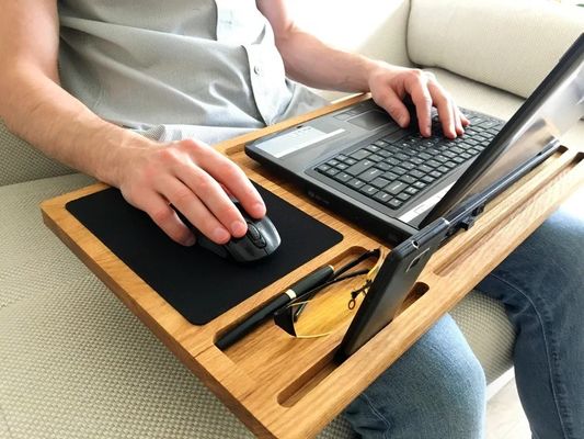 Φορητός ξύλινος δίσκος υπολογιστή μη αναδιπλούμενο στέλεχος βελανιδίου με ποντικοπακέτο και σταθμό εργασίας