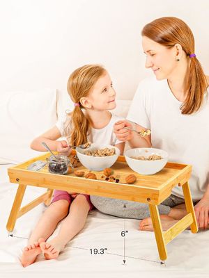 Πρωινό σερβίρισμα μπαμπού κρεβατοκάμαρα τραπέζι μοντέρνο σχεδιασμό 16,92 x 12,6 ίντσες με αναδιπλούμενα πόδια