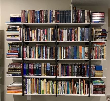 Γεμάτο από ξύλινο βιομηχανικό τοίχο τοποθέτηση σιδηρούνιου σωλήνα ράφι για DIY ανοιχτό γραφείο δωμάτιο κουζίνα βιβλιοθήκη