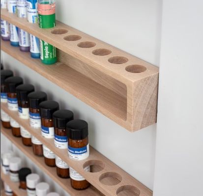 Προσαρμοσμένο σχεδιασμό λογότυπου τοίχος τοποθετημένο στερεό καμπίνα βερίκα με πολυλειτουργικό σχεδιασμό