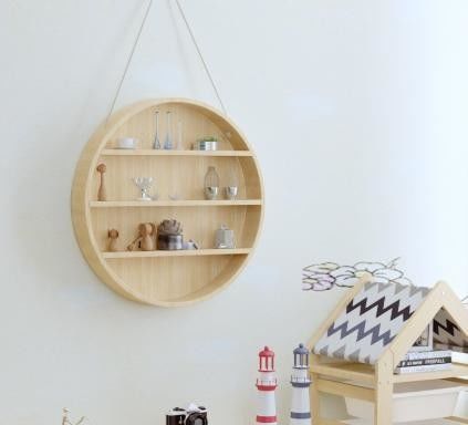 Δυοεπίπεδα πλωτά τοίχοι που τοποθετούνται σε χωριό ξύλινα ράφια για σύγχρονα έπιπλα από χαλκό