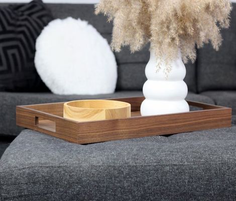 Προσαρμοσμένο λογότυπο Walnut Wood Tray Οικιακή διακόσμηση Τραπέζι σερβίρισμα με χειροπέδες