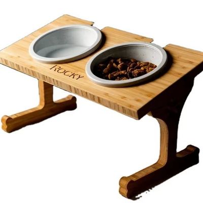 15 μοίρες κλίση Pet Bowl Stand Προσαρμοσμένη ξύλινη εκτύπωση με λέιζερ χαραγή δύο αφαιρούμενα μπολ