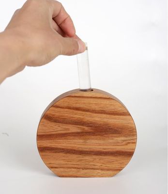 Σύγχρονο σχέδιο ξύλινο βάζο ικανό να τοποθετήσει λουλούδια για την επέτειο