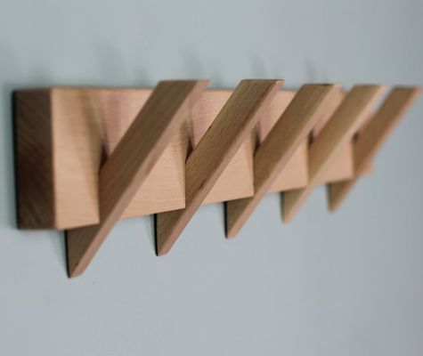 Στυλάτη και βιώσιμη οργάνωση του μπάνιου με αυτό το ξύλινο ράφι για παλτό