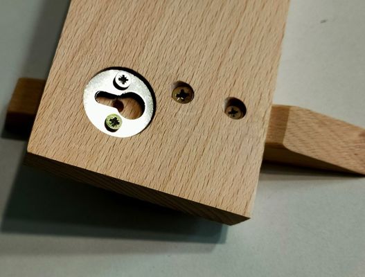 Στυλάτη και βιώσιμη οργάνωση του μπάνιου με αυτό το ξύλινο ράφι για παλτό