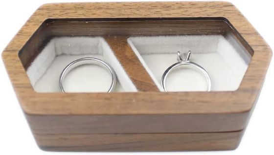 Χειροποίητο κιβώτιο δαχτυλιδιών ζευγαριών με διαφανές καπάκι από λευκό βελούδο και καμένη εκτύπωση