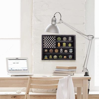 Κυβερνητική στρατιωτική πρόκληση Εμφάνιση σταθμού νομισμάτων με ξύλινη τοιχογραφία της Αμερικανικής σημαίας