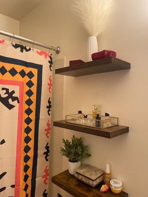 Φύση ξύλινα πλωτά ράφια για τοίχο οθόνη έπιπλα καθιστικού OEM αποθήκευση