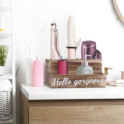 Κρατήστε το μπάνιο σας τακτοποιημένο χωρίς προσπάθεια με αυτό το ξύλινο στεγνωτήριο μαλλιών και στερεοποιητή