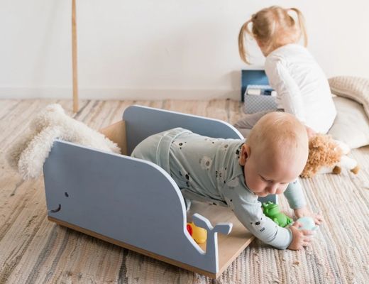 Γειτό κουτί παιχνιδιών σε τροχούς προσαρμοσμένο ανάλογα με το αίτημά σας για την οργάνωση παιδικών παιχνιδιών