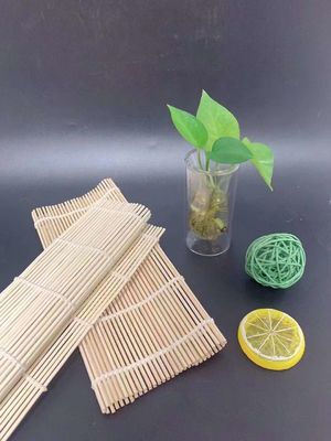 3 Σιδηροδρομικά στρώματα για στρώματα σούσι 2 στρώματα για στρώματα 5 ζευγάρια ξυλάκια 1 κουπί 1 σπάτουλα