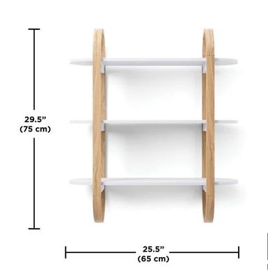 Λευκά φυσικά πλωτά κρεμαστά ράφια για την διακόσμηση τοίχων στην επίδειξη τραπεζαρίας