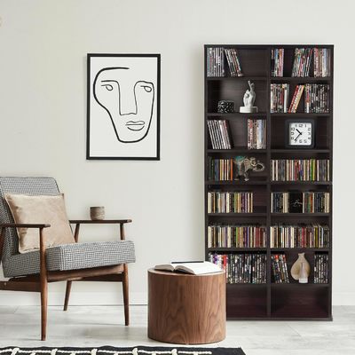 Προσαρμοσμένα 12 ρυθμιζόμενα ράφια και 4 σταθερά ράφια