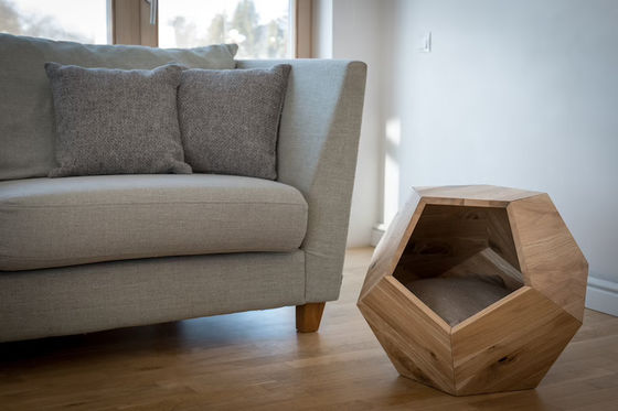 Σώμα αποθήκευσης οικιακής χρήσης Σπήλαιο κρεβατιού γάτας με μοντέρνο σχεδιασμό με στερεό ξύλο και πλάι τραπέζι