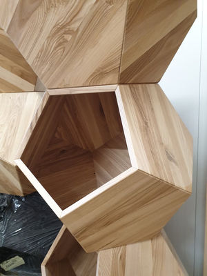 Σώμα αποθήκευσης οικιακής χρήσης Σπήλαιο κρεβατιού γάτας με μοντέρνο σχεδιασμό με στερεό ξύλο και πλάι τραπέζι