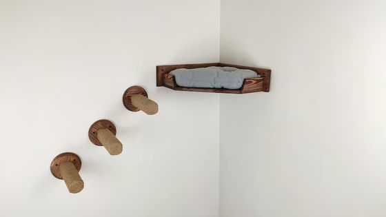 Οικιακό οικόπεδο με τοίχο για γάτες Παιχνίδι με κρεβάτι για γάτες σε χρώμα φυσικού ξύλου