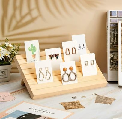 Λειτουργικό πολυλειτουργικό αφετηριό για οργανωμένη εμφάνιση και αποθήκευση κοσμημάτων