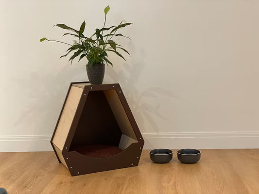 Σώστε το χώρο Οικιακό κατοικίδιο με σύγχρονο ξύλινο σχεδιασμό και φυσικό χρώμα ξύλου