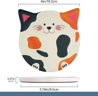 Σύγχρονη σχεδίαση κεραμικών υποστρώσεων σε διάφορα σχήματα και χρώματα για διακόσμηση τραπεζιού