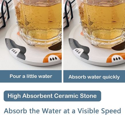 Σύγχρονη σχεδίαση κεραμικών υποστρώσεων σε διάφορα σχήματα και χρώματα για διακόσμηση τραπεζιού