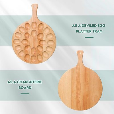 Γεννημένο από ξύλο δισκοπότηρο για αυγά και πλακέτα για χριστουγεννιάτικο σχεδιασμό