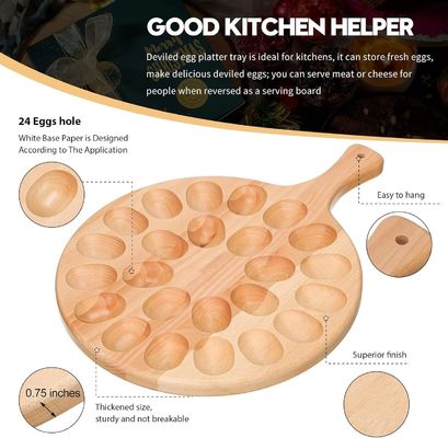 Γεννημένο από ξύλο δισκοπότηρο για αυγά και πλακέτα για χριστουγεννιάτικο σχεδιασμό