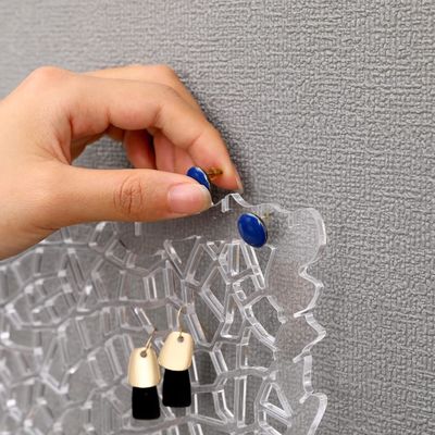 Λειτουργικό σχεδιασμό ξύλινο πλωτό ράφι Ακρυλικό σκουλαρίκι για προσαρμοσμένο λογότυπο