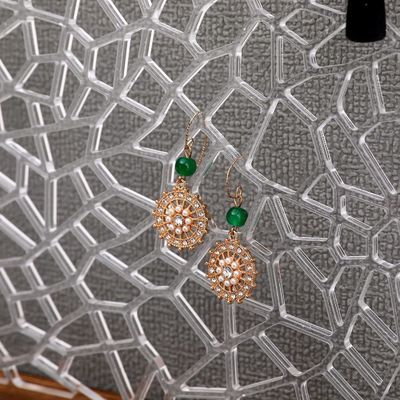 Λειτουργικό σχεδιασμό ξύλινο πλωτό ράφι Ακρυλικό σκουλαρίκι για προσαρμοσμένο λογότυπο