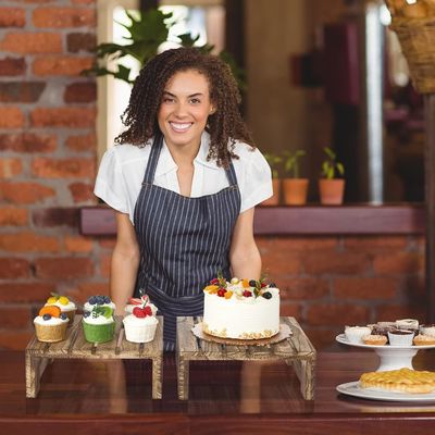 Ρουστικό καφέ καμένο κέικ ξύλου ξύλινο επιδόρπιο μπουφέ