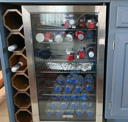 Μεγάλη ποσότητα στοιβαχτό ξύλινο κρατητήριο κρασιού για προσαρμοσμένη κατασκευασμένη βιντεοκάμαρα