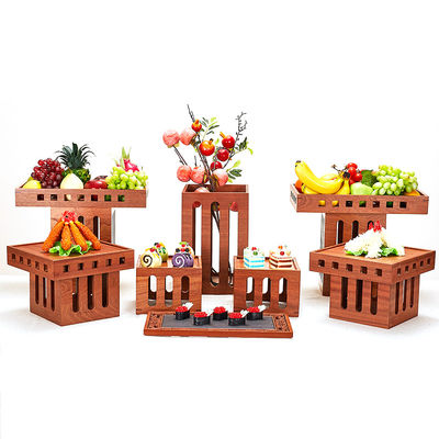 Προσαρμόσιμο λογότυπο Δικαιούμενο 3 επίπεδα ξύλινη τούρτα φρούτα οθόνη στέκεται για επιδόρπιο