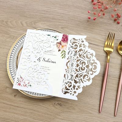 Εντυπωσιακή κάρτα πρόσκλησης γάμου με laser cut για το πάρτι της Ευρώπης Περιφερειακό χαρακτηριστικό περιλαμβάνεται
