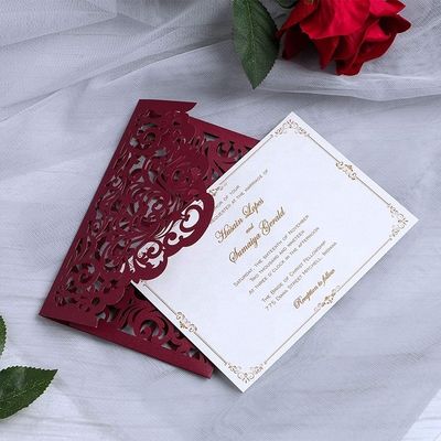 Εντυπωσιακή κάρτα πρόσκλησης γάμου με laser cut για το πάρτι της Ευρώπης Περιφερειακό χαρακτηριστικό περιλαμβάνεται