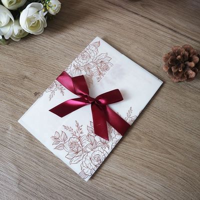 Φυτικές περγαμηνές με Laser Cut, προσκλήσεις γάμου με ροζ μοτίβο και θερμική σφραγίδα