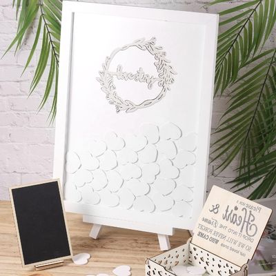 Πάρτυς γάμου με καμένες διακοσμήσεις ξύλου σε ευρωπαϊκό ύφος