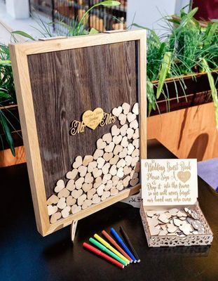 Εναλλακτικές ρουστίκ διακοσμήσεις γάμου Βαρκαρισμένες ξύλινες καρδιές