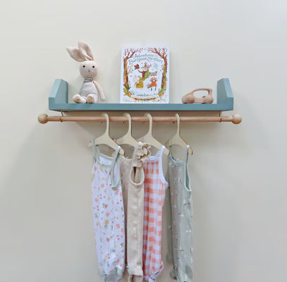 Καθώς το αίτημά σας Μπλε βρεφονηπιακό ράφι με ρούχα κρεμάστρα Να οργανώσετε τα ρούχα του παιδιού σας