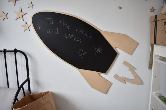 Όλες οι εποχές Παιδιά Montessori Πυραυλικός ξύλινος κιμωλιακός πίνακας με αστέρια σε σύγχρονο σχεδιασμό