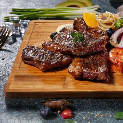 Πολυλειτουργική πλάκα κοπής μπαμπού με 3 διαμερίσματα και αυλακώσεις χυμού 43*32*1,8cm