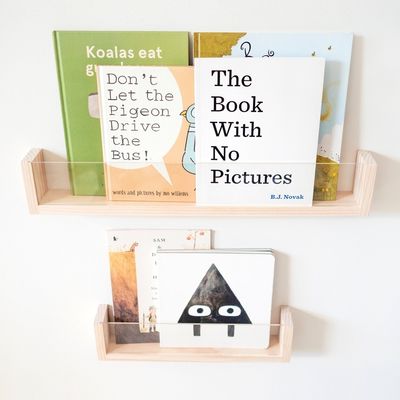 Εξοικονομήστε χώρο και προσθέστε στυλ στο βρεφικό δωμάτιο των παιδιών σας με το άκρυλο πλωτό τοίχο βιβλιοθήκης