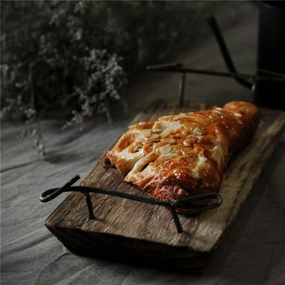 Ρουστικό φυσικό ξύλινο δίσκο με μεταλλικές λαβές OEM ODM αποδεκτό